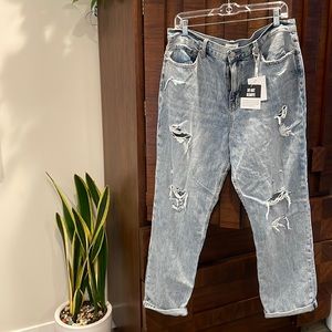 NWT Pistola size 32 boyfriend distressed style number p6626kee-wid zipper close